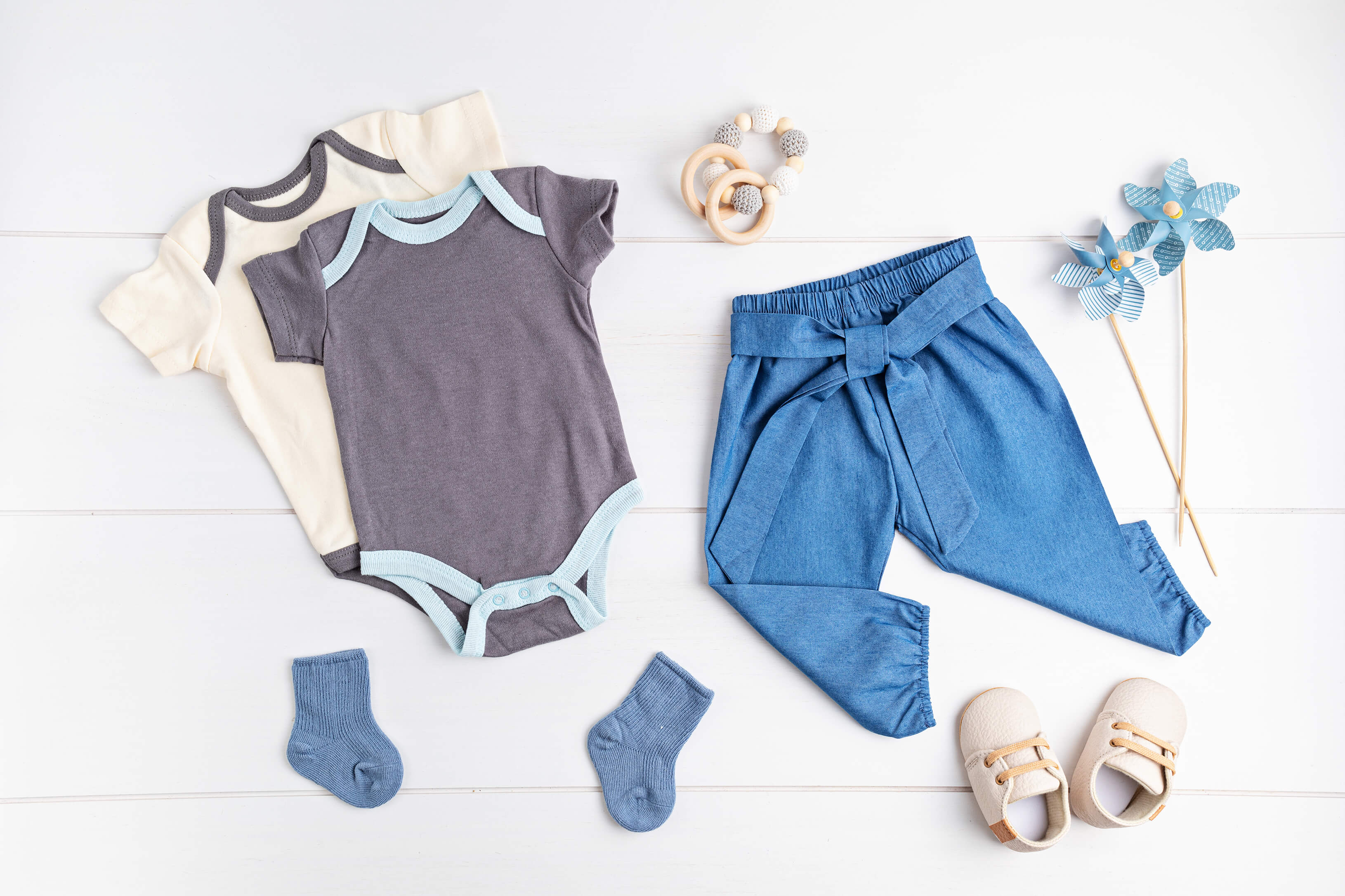 Babykleidung: Babybody, Hose, Söckchen, Schuhe