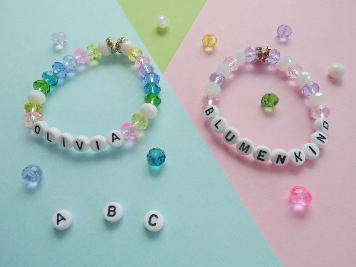 selbstgemachte DIY-Kinderarmbänder aus Perlen